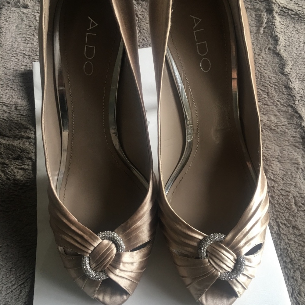 Cream fancy Aldo heels